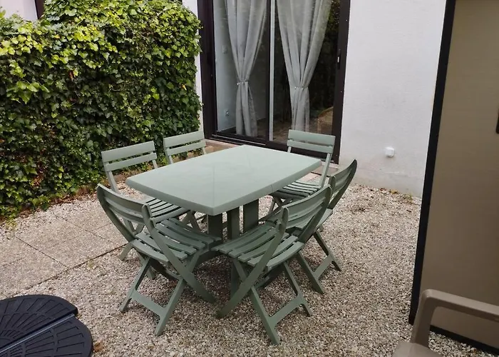 Au Charme De St Georges Apartment